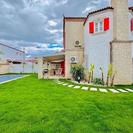 Vila Alacati Koeyici Agrilia House